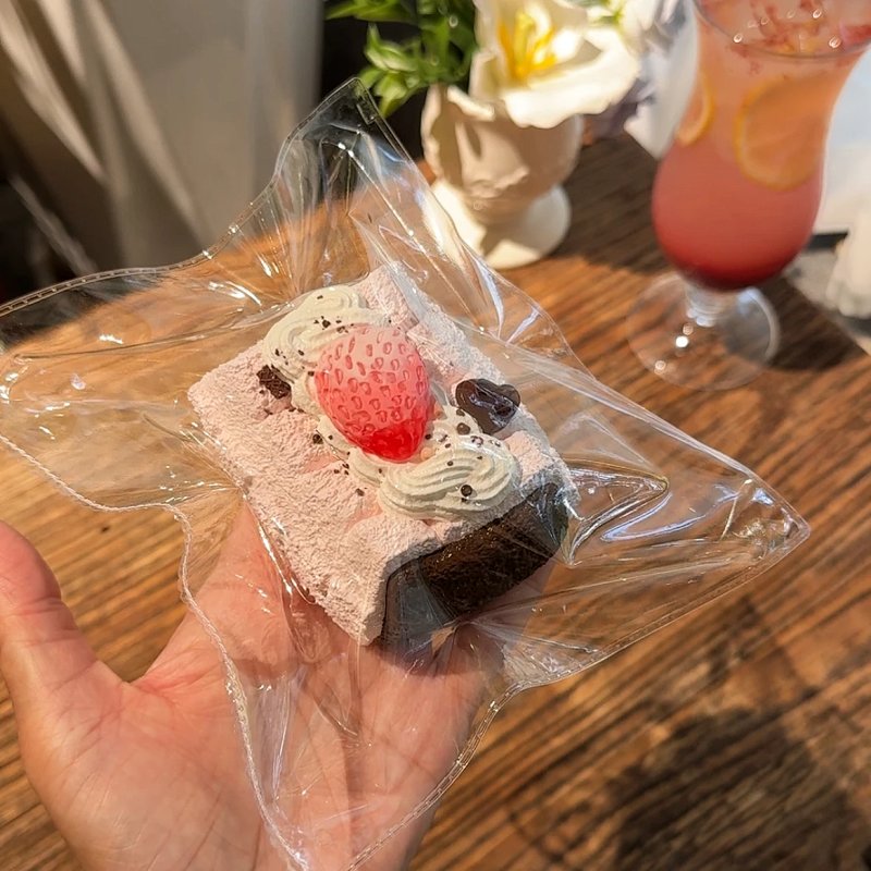 mokk  最新作スクイーズ     ストロベリーチョコレート