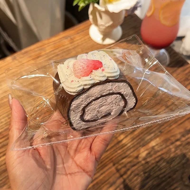 mokk  最新作スクイーズ     ストロベリーチョコレート