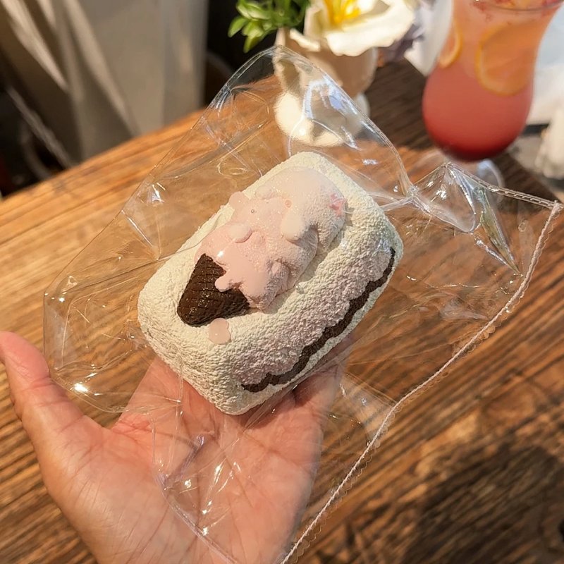 mokk  最新作スクイーズ     ストロベリーチョコレート