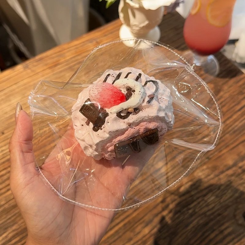 mokk  最新作スクイーズ     ストロベリーチョコレート